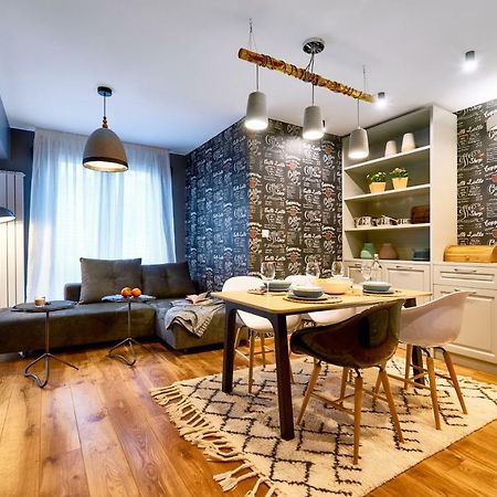Stylish And High-End Designer Apartments In City Center صوفيا المظهر الخارجي الصورة