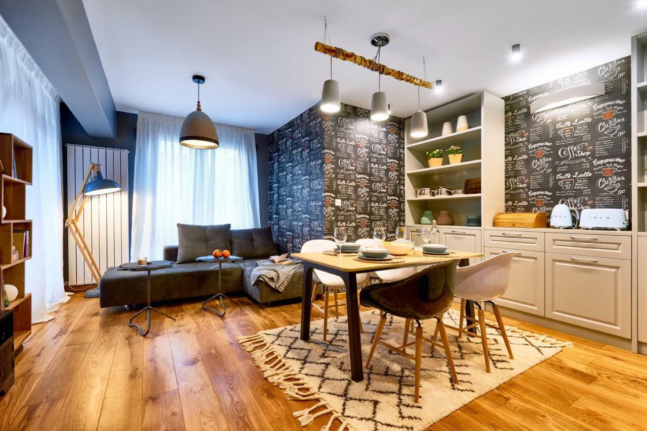 Stylish And High-End Designer Apartments In City Center صوفيا المظهر الخارجي الصورة