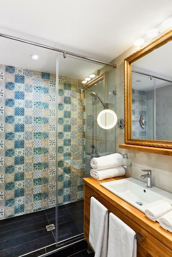 Stylish And High-End Designer Apartments In City Center صوفيا المظهر الخارجي الصورة